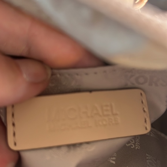 Selling the satchel and the clutch together but can be sold separately. - Picture 6 of 8